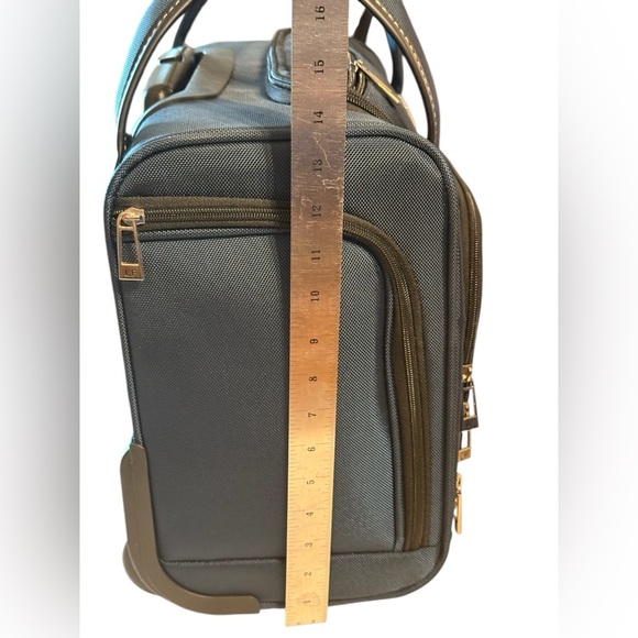 London Fog Travel Bag With 2 Rolling Wheels Dark Navy Blue 15x14x8 Inches - Picture 12 of 15